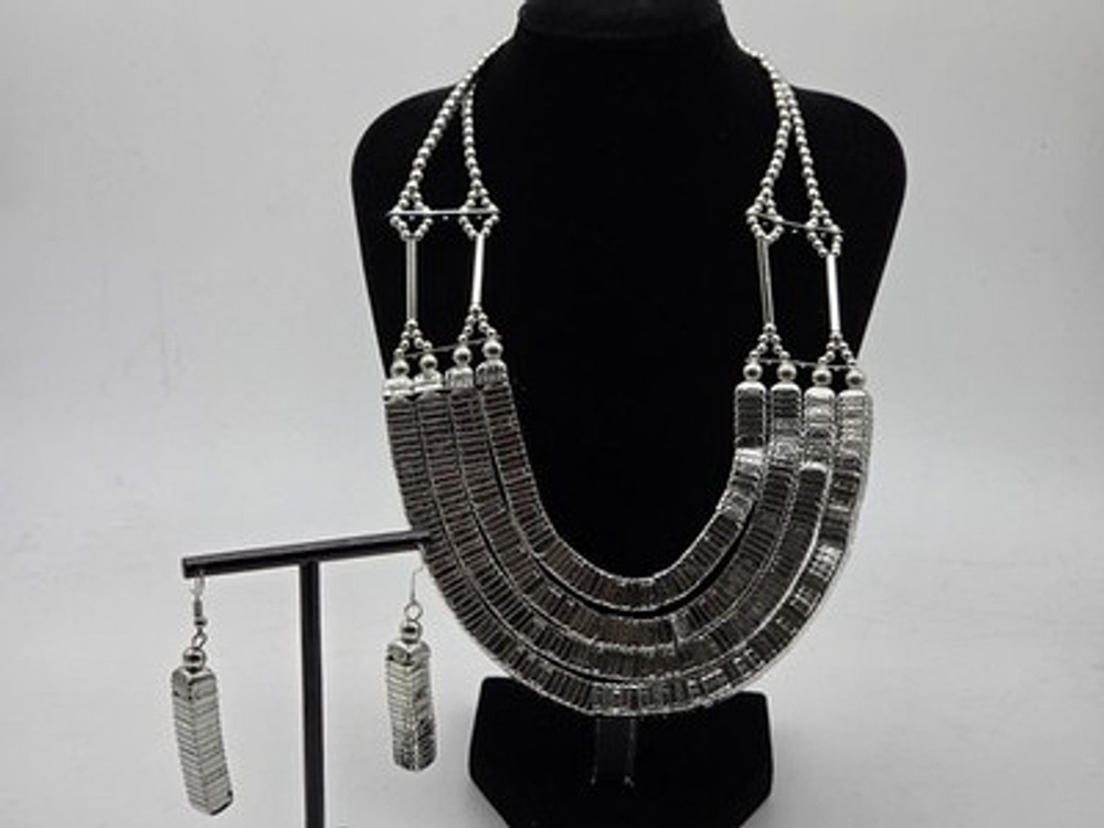 Paparazzi Silver Tone Statement Necklace Earings Set Of 2 Chunky Bib Jewelry